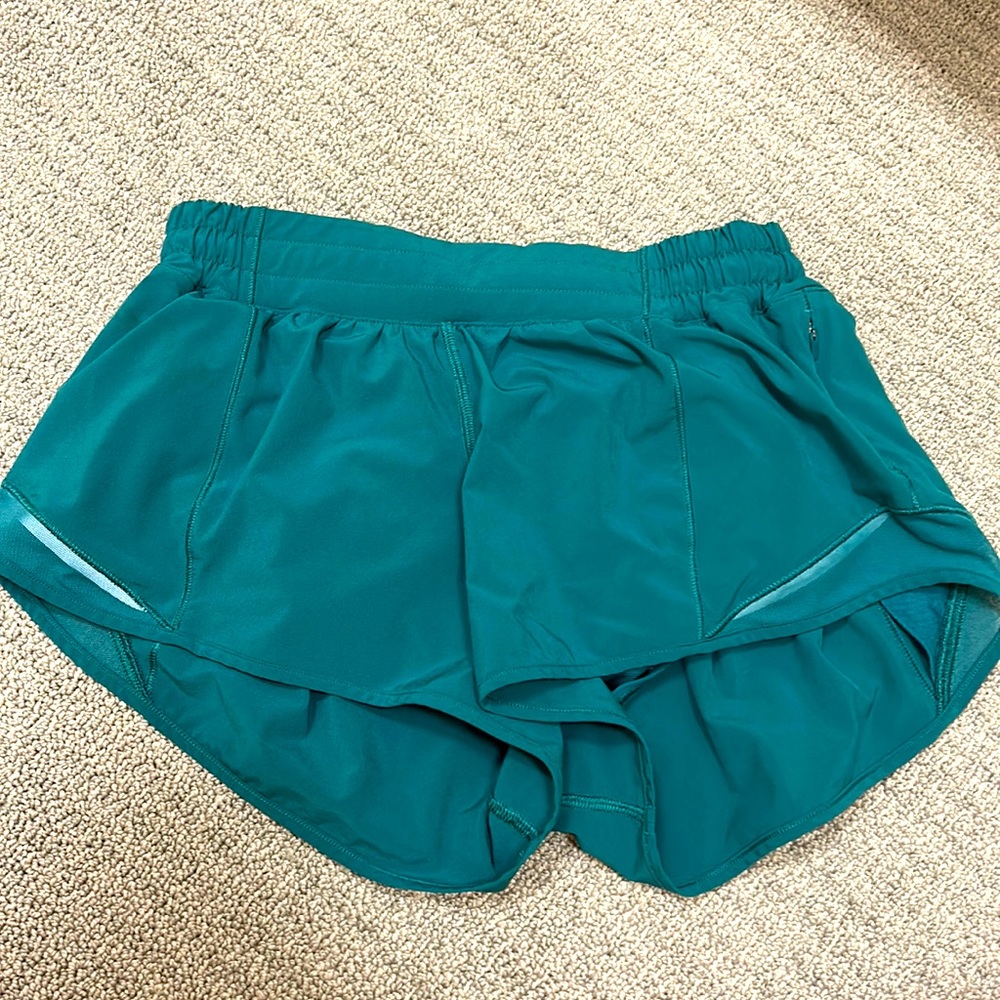 Lululemon Hotty Hot Shorts 2.5